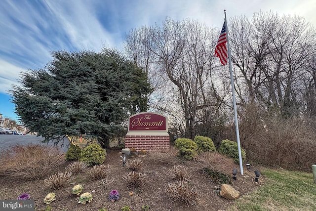 view of community / neighborhood sign