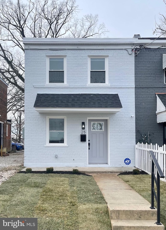 view of front of house with a front lawn