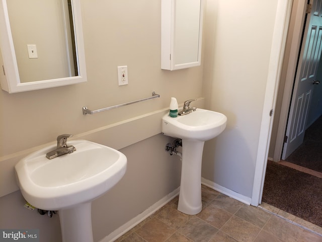 bathroom featuring sink