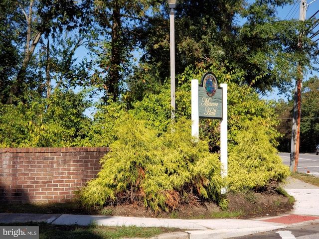 view of community / neighborhood sign