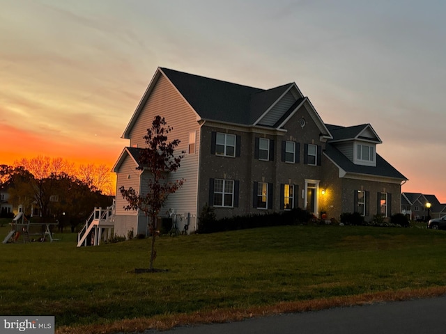 view of front of house featuring a lawn