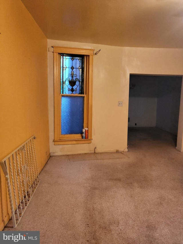 spare room with carpet flooring