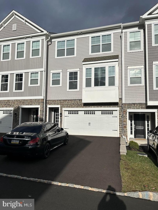 townhome / multi-family property featuring a garage