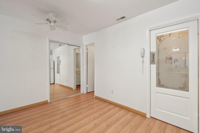 empty room with light hardwood / wood-style flooring and ceiling fan