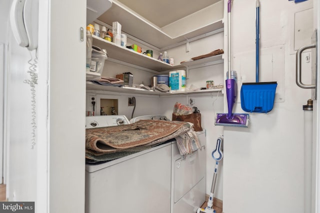 laundry room with washer / clothes dryer