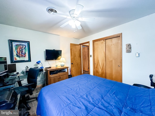 bedroom featuring a closet and ceiling fan