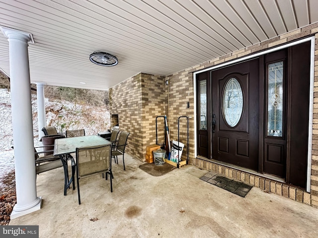 property entrance featuring covered porch