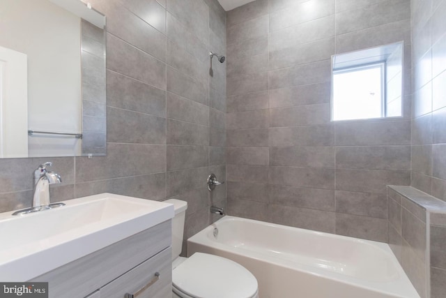 full bathroom featuring tasteful backsplash, toilet, vanity, and tiled shower / bath