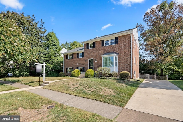 view of front of property with a front yard