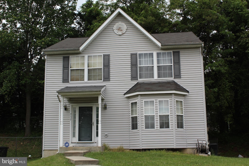 view of front facade with a front yard