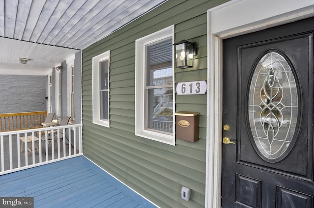 doorway to property with covered porch