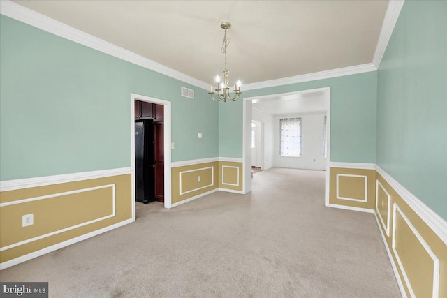 unfurnished room with ornamental molding and a notable chandelier