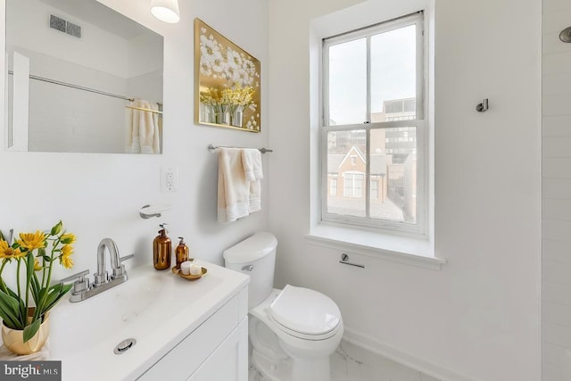 bathroom with vanity, curtained shower, and toilet