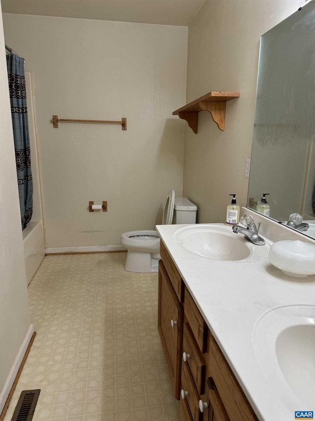 full bathroom with toilet, vanity, and shower / tub combo with curtain