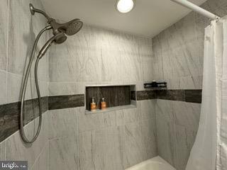 bathroom featuring shower / tub combo with curtain