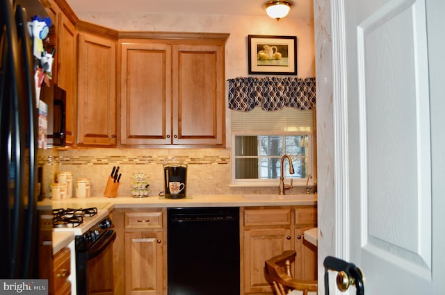 kitchen featuring decorative backsplash, refrigerator, sink, dishwasher, and white range with gas stovetop