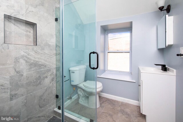 bathroom with toilet, a shower with shower door, and a healthy amount of sunlight