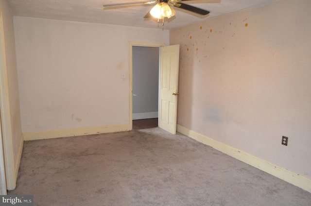 carpeted empty room featuring ceiling fan