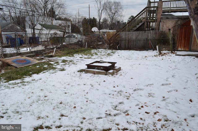 view of yard layered in snow