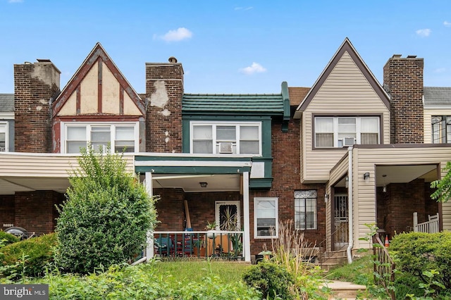 view of front of property featuring a porch