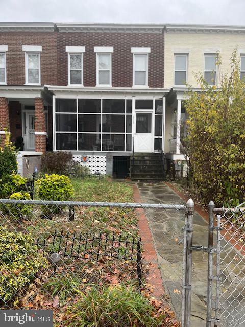 view of front of property featuring a sunroom