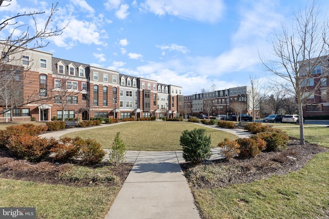 view of property's community featuring a yard