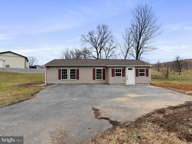 ranch-style home with a front yard