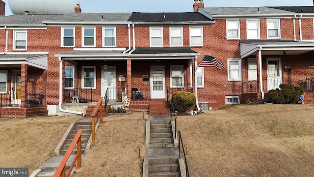 townhome / multi-family property featuring central air condition unit and a front yard