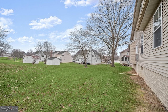 view of yard featuring a storage unit