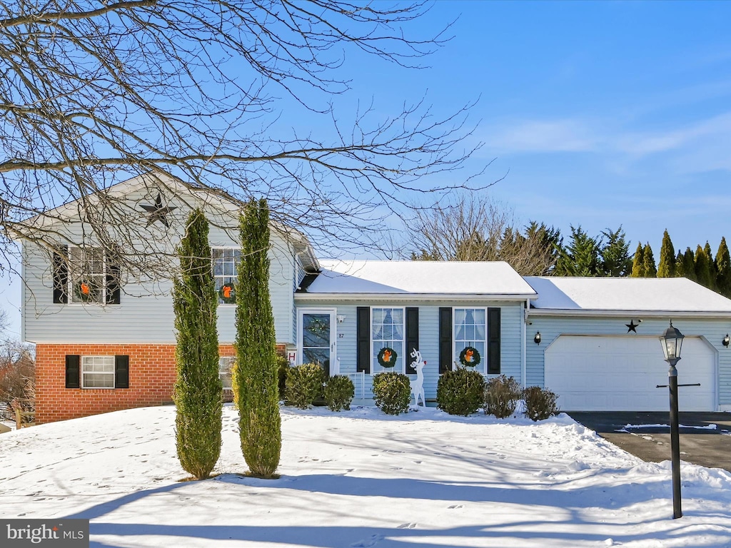 view of front of home featuring a garage