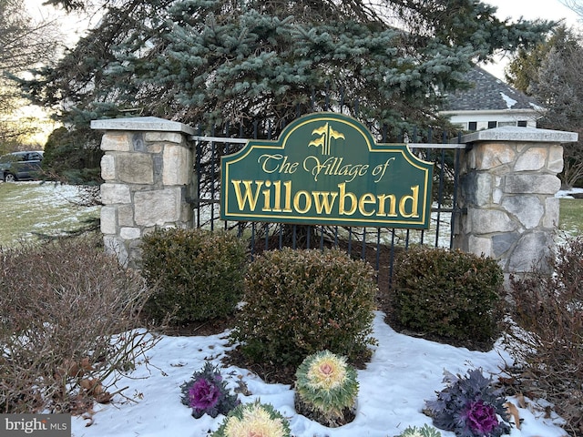 view of community / neighborhood sign