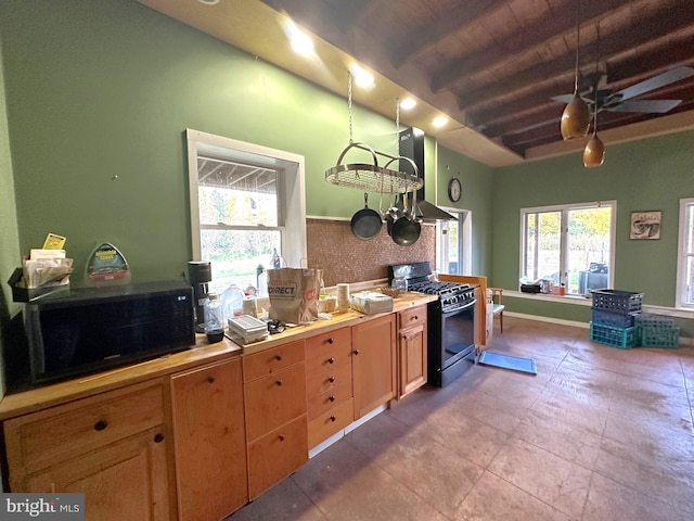 kitchen featuring wood ceiling, black gas range oven, beamed ceiling, range hood, and backsplash