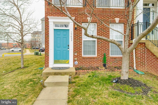 entrance to property with a yard