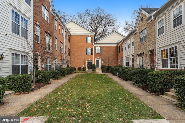 view of property's community featuring a lawn