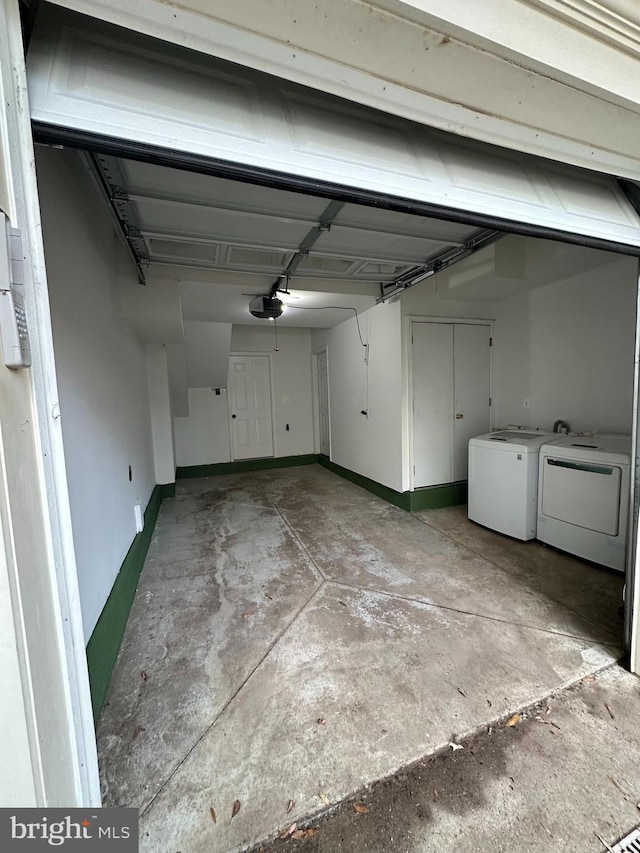 garage featuring a garage door opener and washing machine and clothes dryer