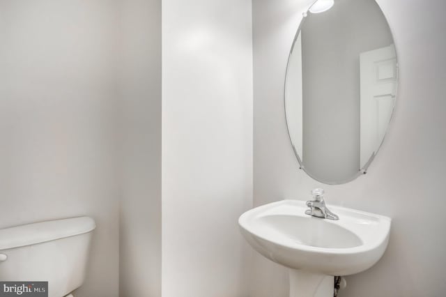 bathroom featuring sink and toilet