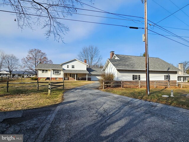 view of front of property with a front lawn