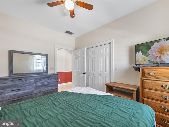 bedroom with ceiling fan, a closet, and visible vents