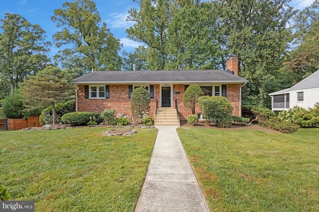 view of front facade with a front lawn