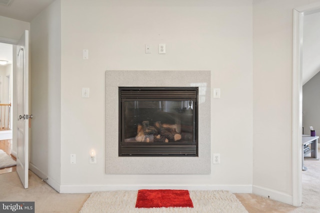 room details featuring carpet flooring