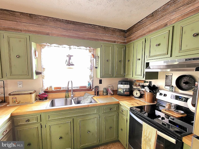 kitchen with a textured ceiling, green cabinets, electric stove, and sink