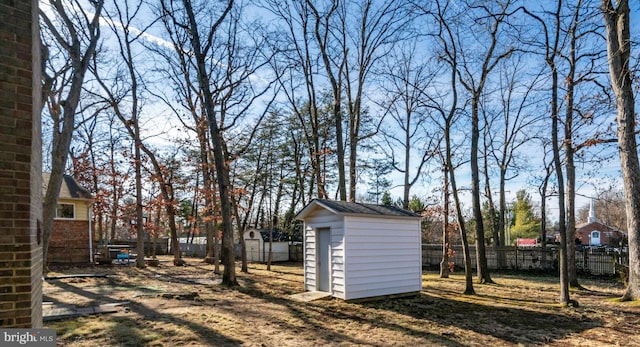 view of yard with a storage shed