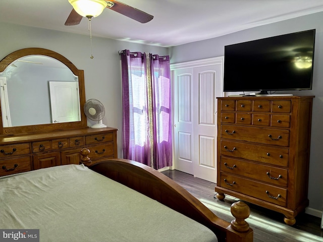 bedroom with dark wood-type flooring and ceiling fan