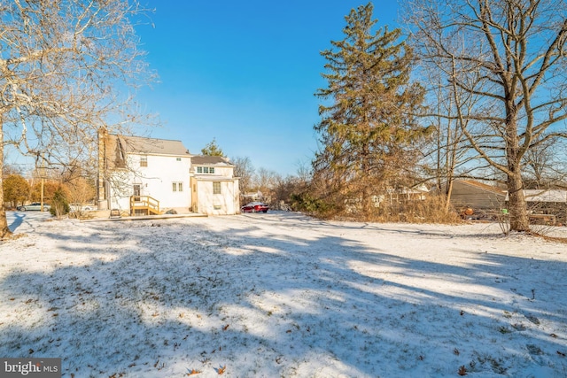 view of yard layered in snow