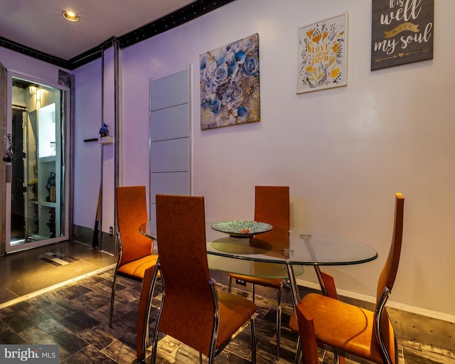 dining area with ornamental molding