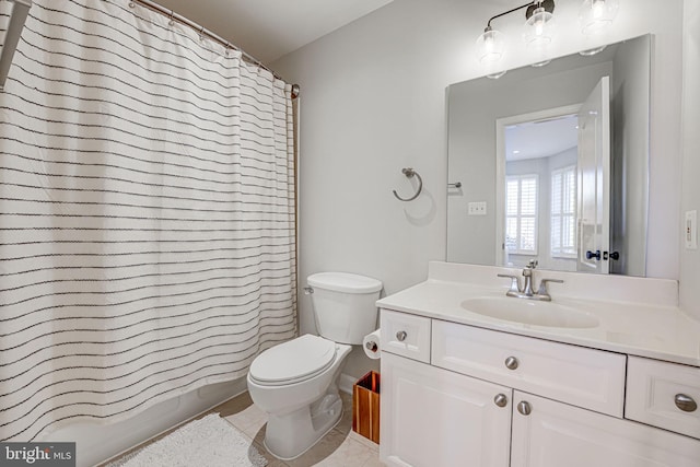 full bathroom featuring toilet, vanity, and a shower with shower curtain