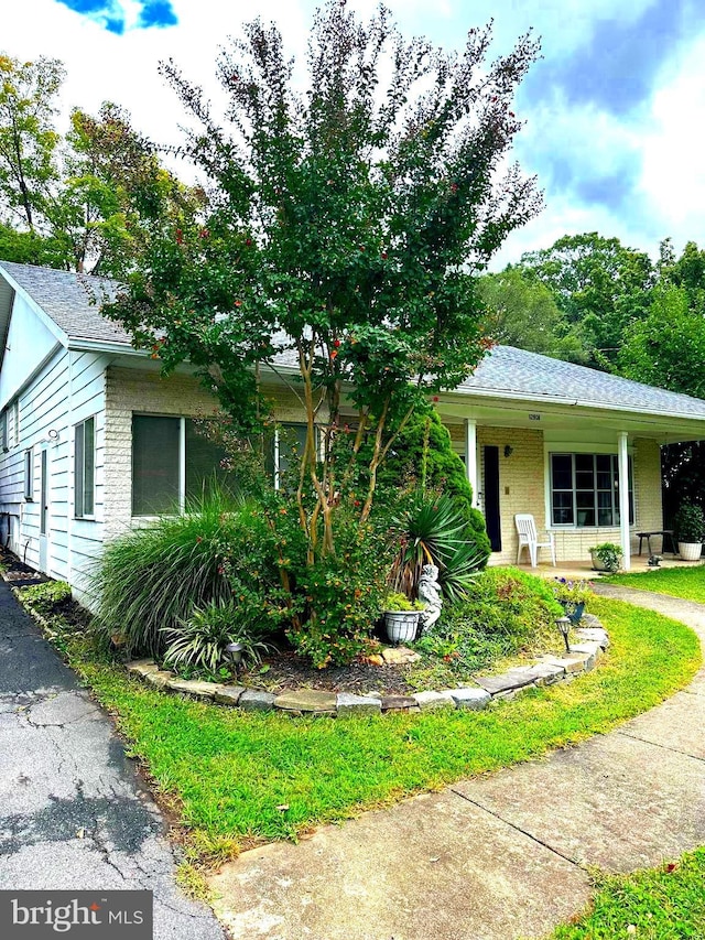 view of front of house featuring a porch