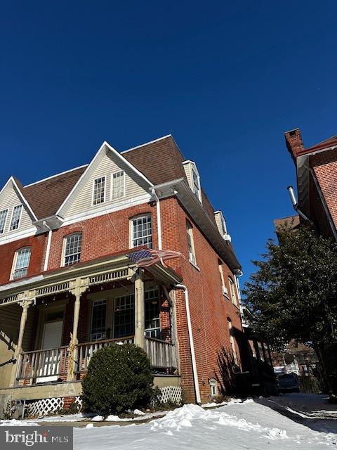 view of front facade with a porch