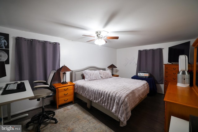 bedroom featuring ceiling fan