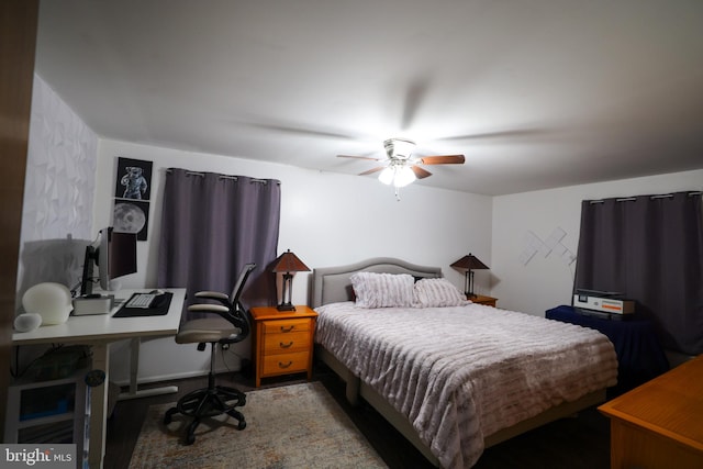 bedroom with ceiling fan